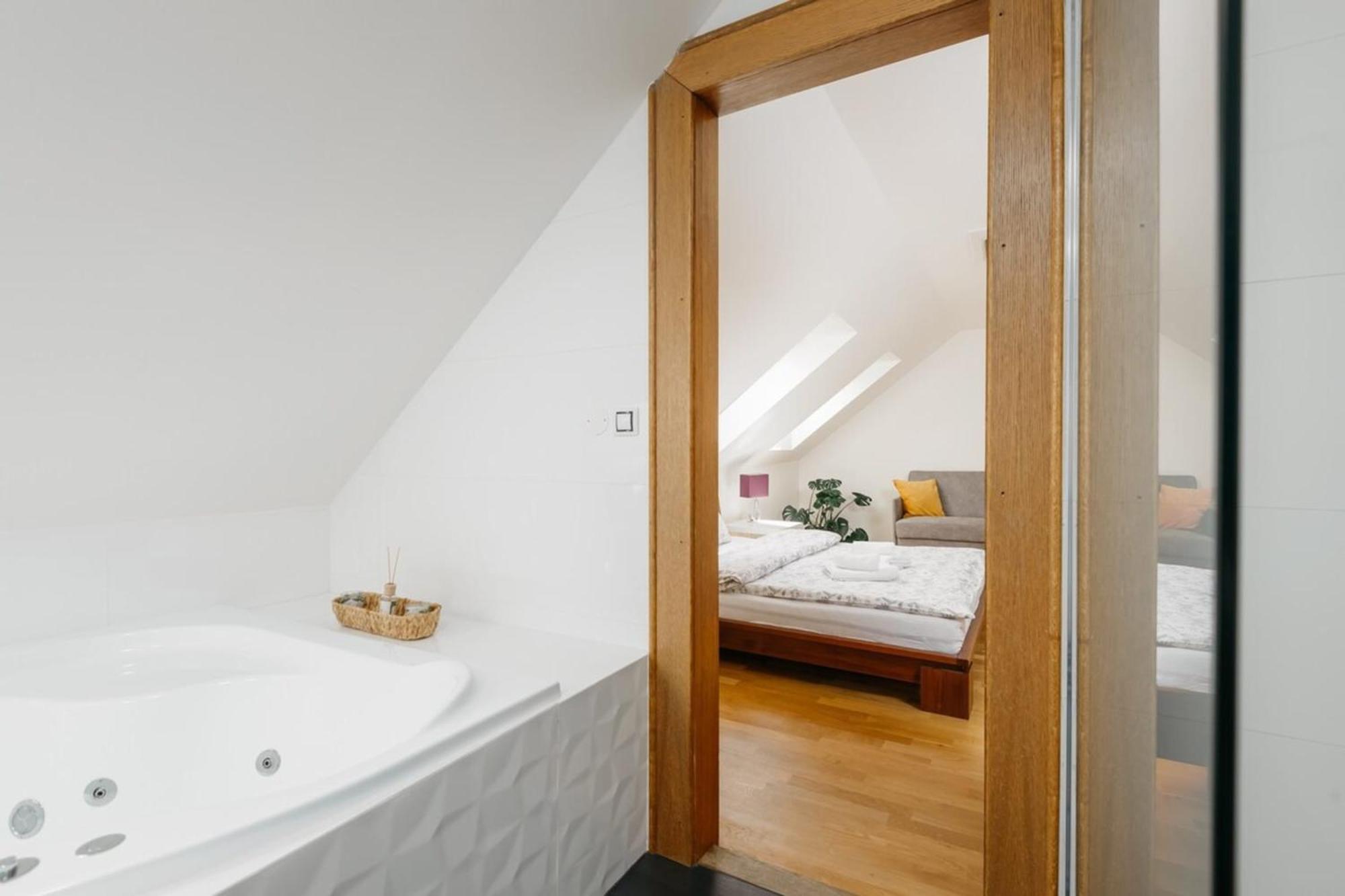 Eli Spacious With Old Town View, Parking & Ac Apartament *