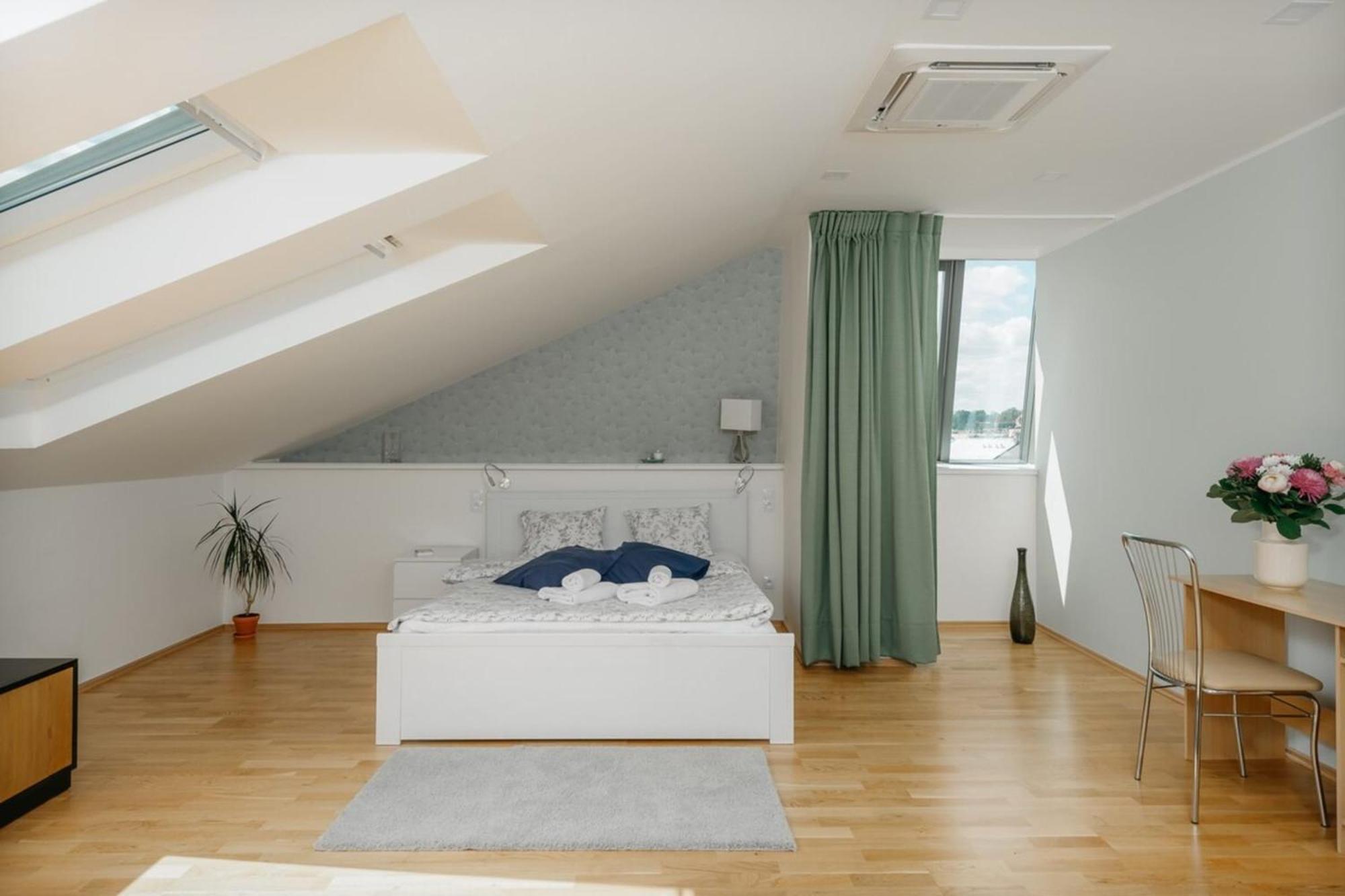 Apartament Eli Spacious With Old Town View, Parking & Ac